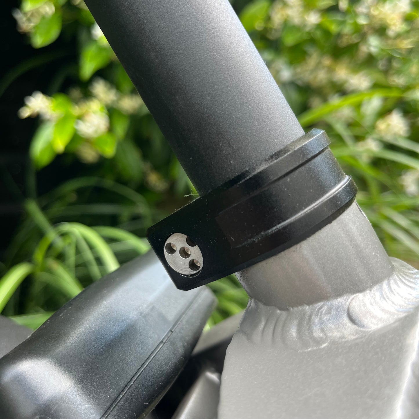 Anti-theft seat post clamp